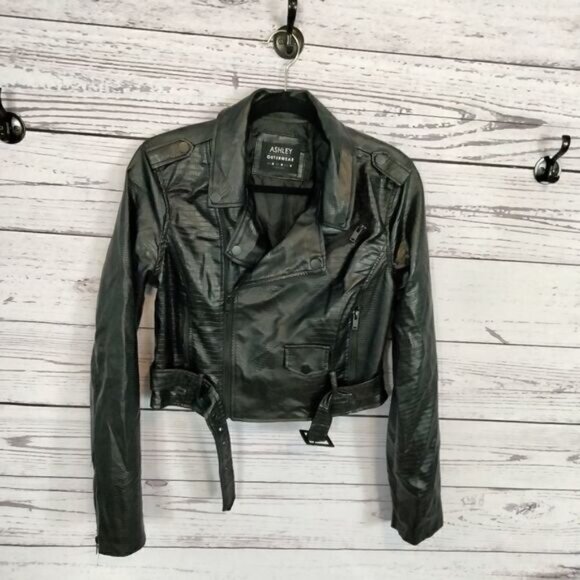 "Ashley outerwear" jacket 🧥  - Picture 2 of 7